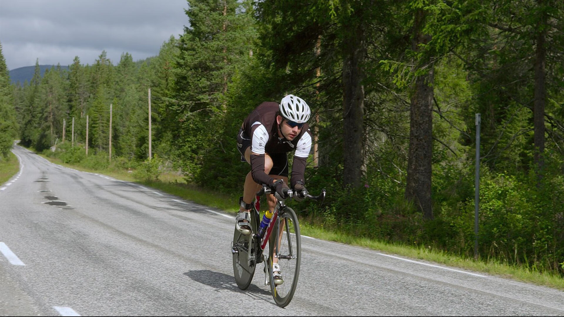 “危机中的救援：赛场背后的人性光辉”，危机救援终极战