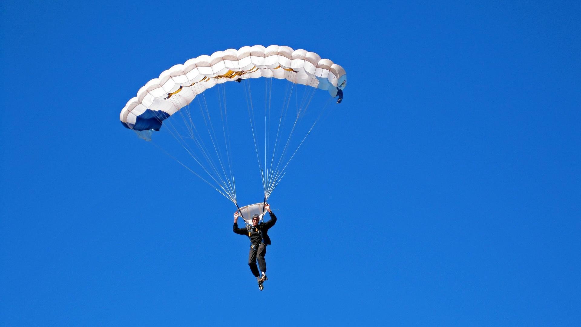 爱游戏 电竞-传统花样游泳表演，水中舞蹈的艺术魅力，花式游泳水上动作有哪些