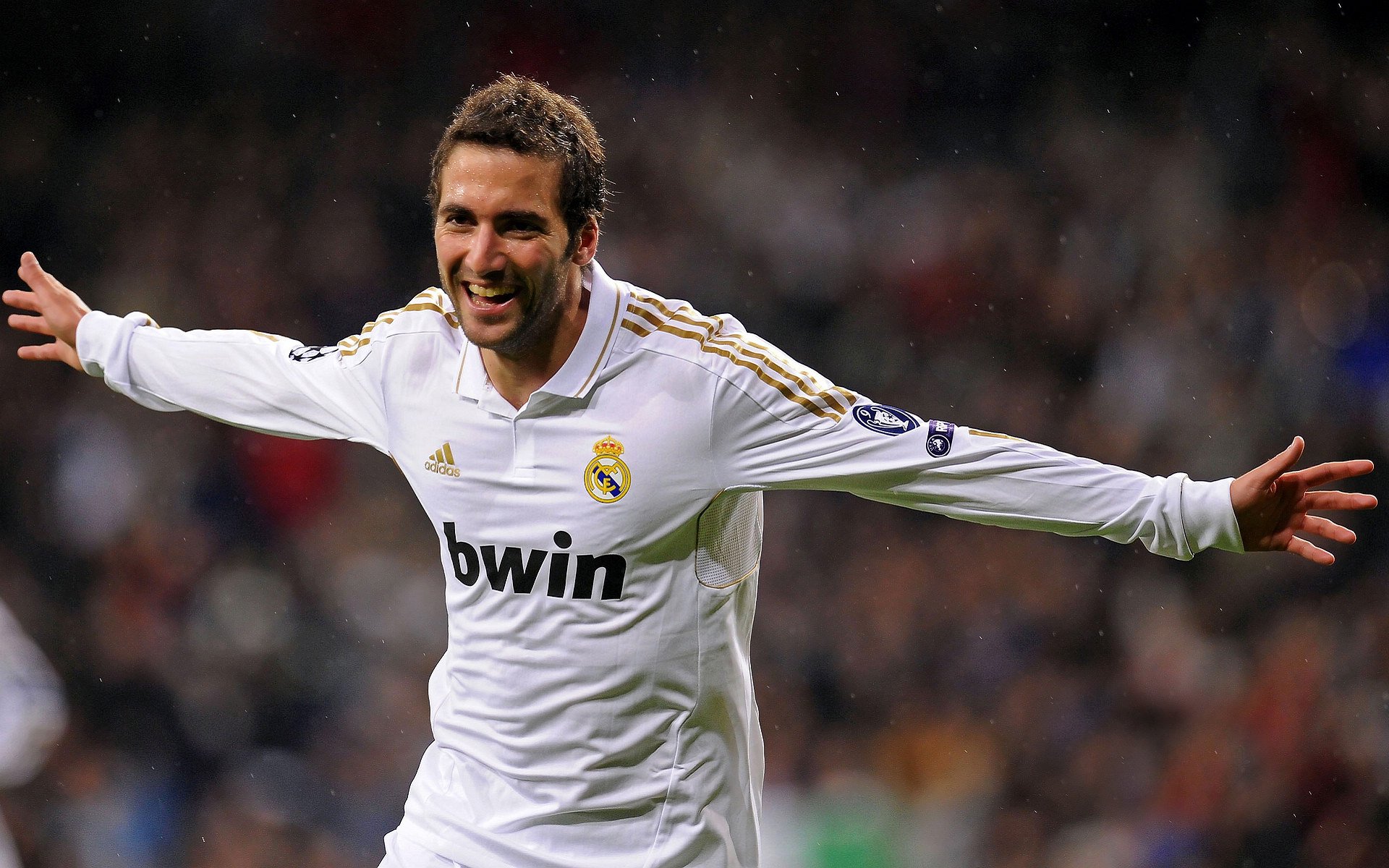 转会市场热潮，意甲豪门纷纷出手，意甲球员转会